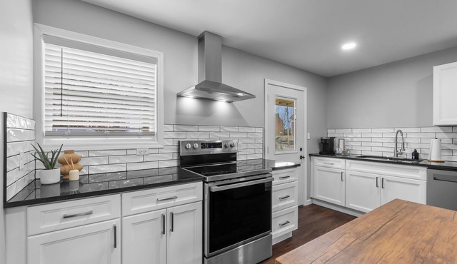 Downtown Charm: 2 BR Retreat, #10