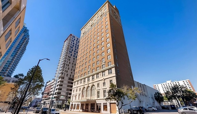 Downtown Delight: Stay in the Heart of Tampa's Excitement! 4 Rooms
