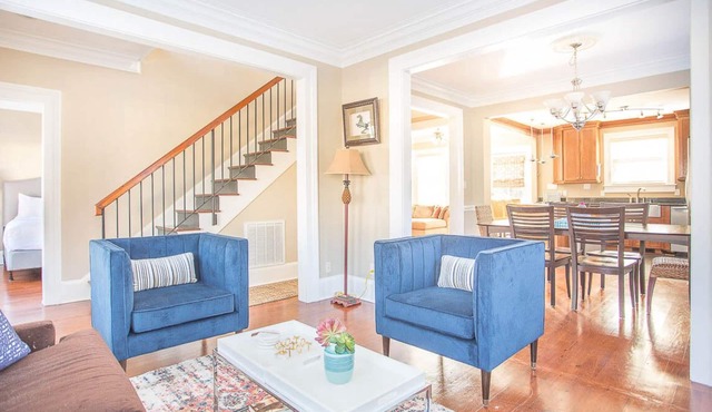Downtown Historic District Gem w/Courtyard + 3 King Beds by Lucky Savannah