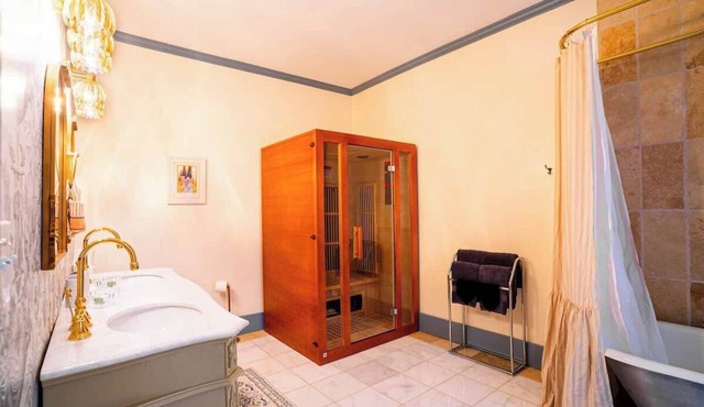 Downtown Maryville Luxury Room Private Ensuite