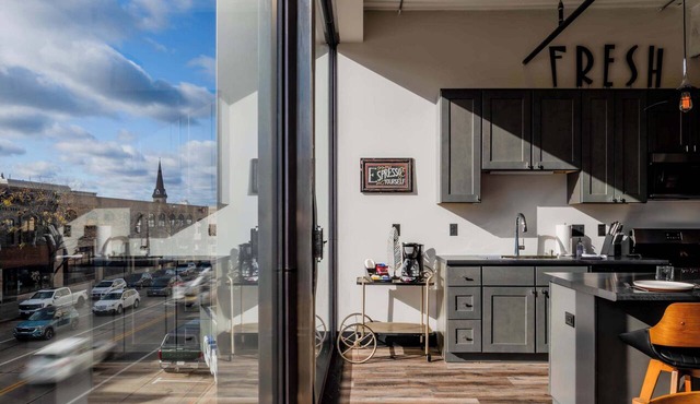Downtown Penthouse w/City Views & Free Parking
