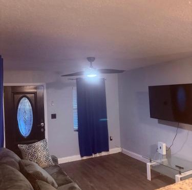 Downtown & Stadium Cozy 3 BDRM Retreat