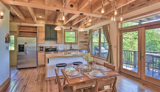 Driftwood Lodge-Timber Frame Lake View Cabin
