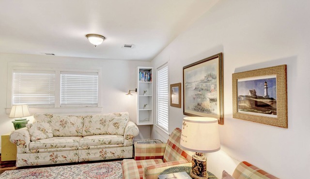 East Beach Bungalow Dog Friendly Best Deal on St. Simons