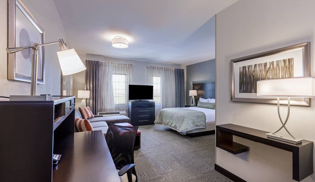 Easy Access to Convention Center | Free Breakfast + Outdoor Pool