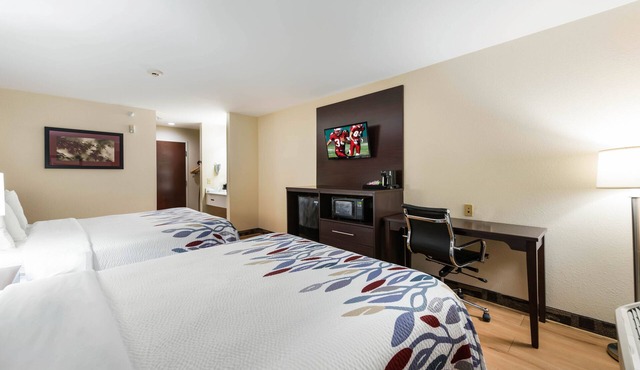 Econo Lodge Inn & Suites