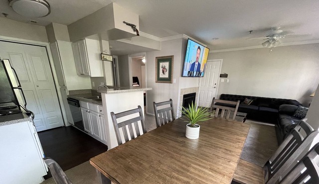 ELEGANT LUXURIOUS 2 BEDROOM SUITE