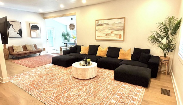 Elegant Scandinavian Compound HOT TUB 12 bedrooms 6 bath pingpong pool sleeps 36