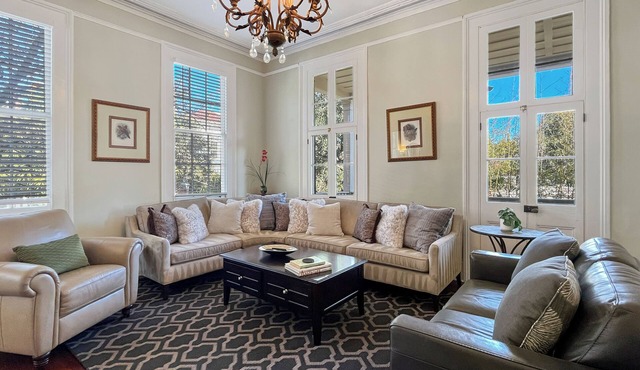 Elegant Upper Unit in Historic Savannah