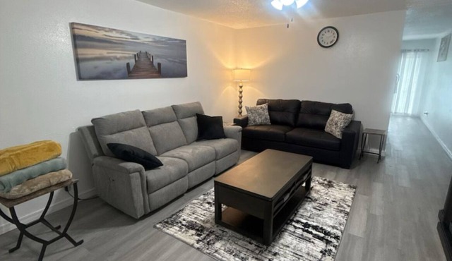 Emmanuel Midtown 2 BR 1.5 Bath Condo in Tulsa. Close to YMCA, Hospitals, Highway