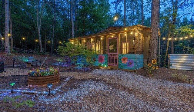 Enchanted Tiny Stay w/Hot tub-The Stowaway