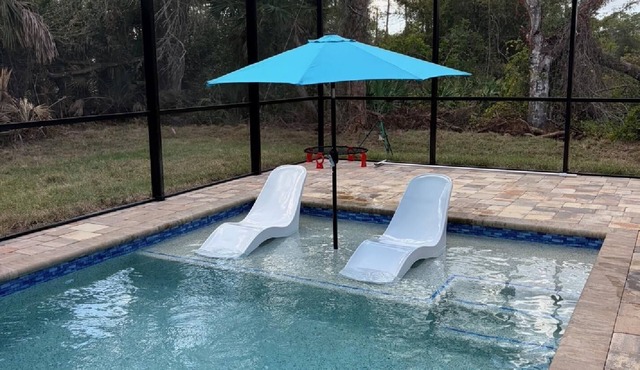 "Endless Summer" 3-bedroom pool house in North Port, Florida