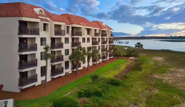 Enjoyable 2-bedroom hotel in Hilton Head Island with WiFi