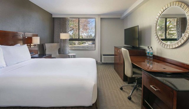 Ensuring a Very Comfortable & Memorable Stay! Pets Are Welcome, Parking, Pools!