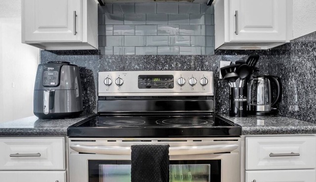 Entire Lux Home ~ Heated Pool ~ 5 min walk to beach ~ Game Room ~ Bikes