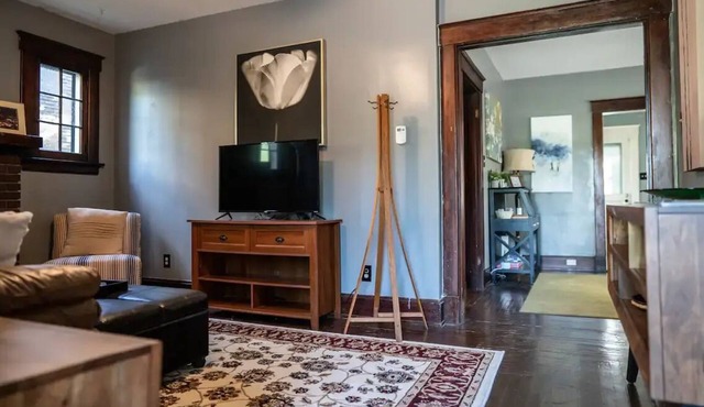 Entire Townhouse - 2 Separate Units