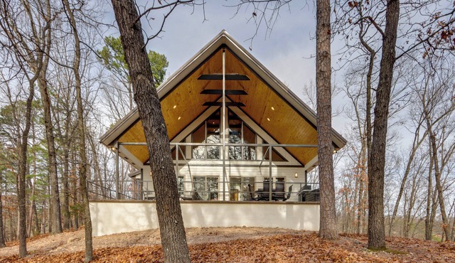Epic Lake Views! 'The Ridge' Eureka Springs Home