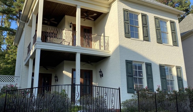 Excellent 3 Bedroom 3 1/2 Bath Condo 1 Mile From Square