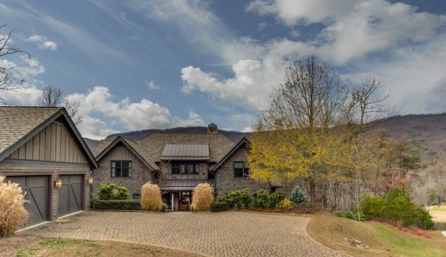 Expansive Golf Resort Home with Mountain Views - Family Friendly