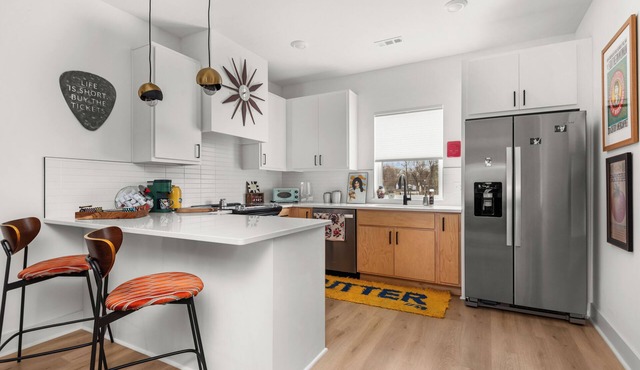Experience 3 bedroom vibrant mid-century style and rock-n-roll spirit blend.