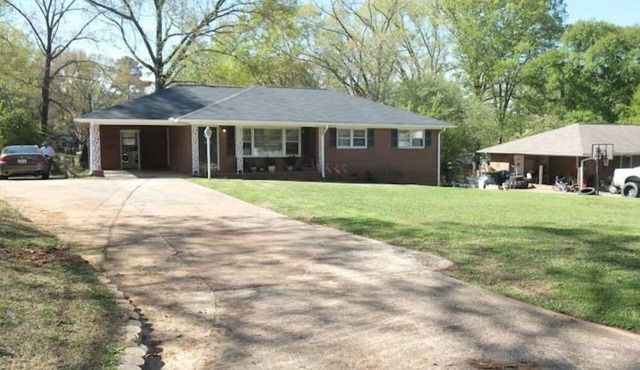 Experience Griffin charm, just a quick 12-min drive to Atlanta Motor Speedway