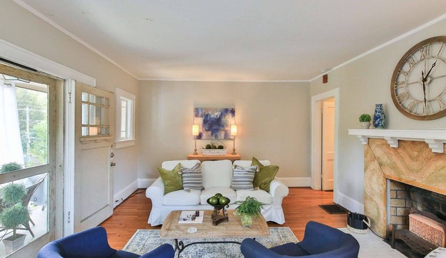 Experience Midtown Magic: Steps Away from Piedmont Park, Ponce City Market & VA Highlands Dining
