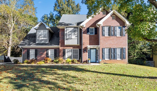Fabulous 4BR Home, Office, Game Room & Deck/Huge Lawn
