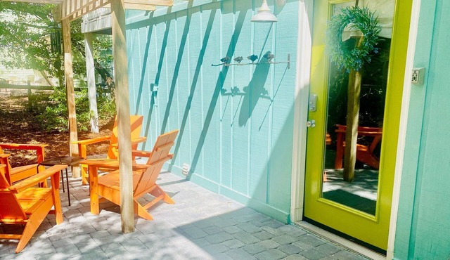 Family friendly cottage-steps from Florida's Emerald Beach and Seaside