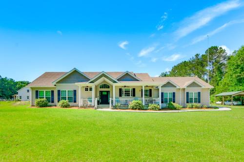 Family-Friendly Eufaula Area Home w/Boat Parking!