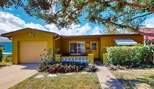 Family-Friendly Home w/Gourmet Kitchen, Fenced Yard - Near Beach, Downtown