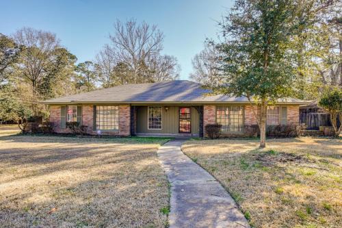 Family Home w/Yard - 5 Mi to Jackson State Campus
