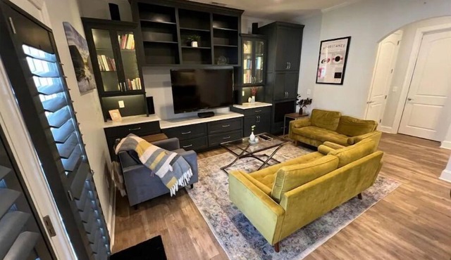 Fancy Private Basement near DTR