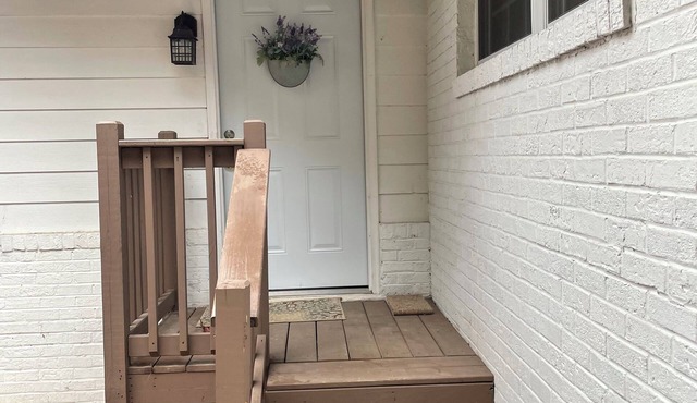 SPORTS FANS STAY HERE! Excellent location minutes from Atlanta Airport and STADIUM