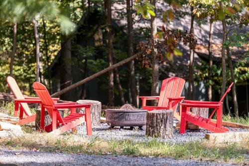 Fire Pit Arcade Games Deck Grill & Pool Access