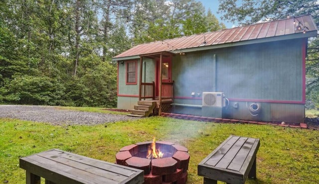 Firepit, Near Waterfalls| Private Getaway| Perfect for Couples!