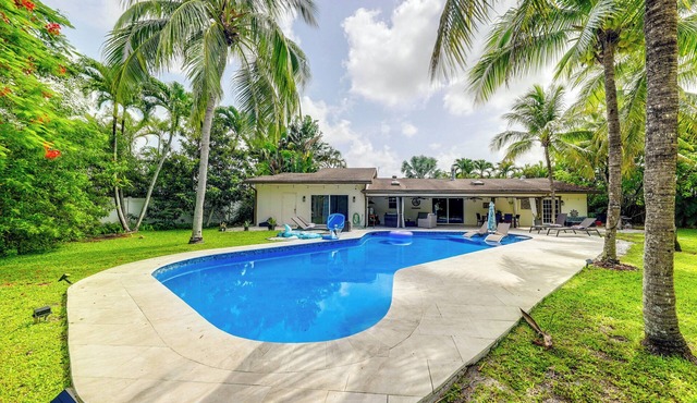 Fishing Dock & Canal Views: Fort Lauderdale Home!