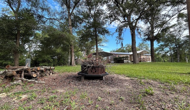 Florida Springs Escape, 10 Private Acres, 4 beds, just Mins to several Springs