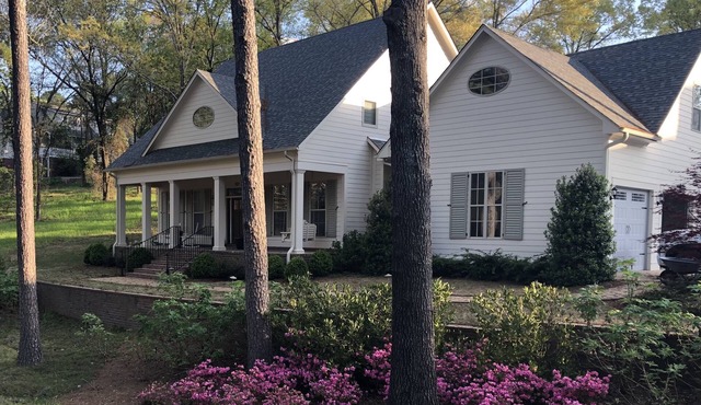 Four Bedroom Walking Distance to Square and Campus