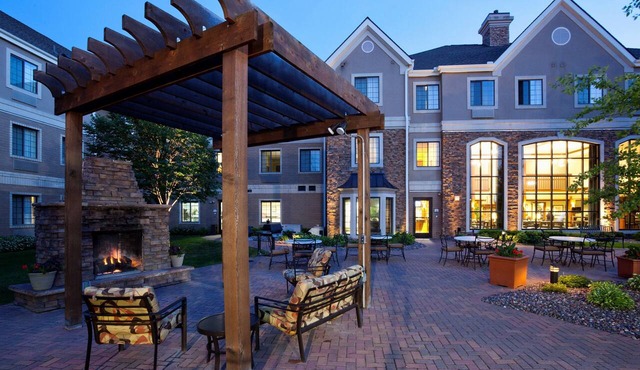 Free Breakfast. Pool & Hot Tub. Gym. Great for Business Travelers!