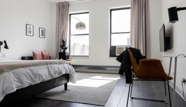FRONTDESK Chic 1 BR Apt near 57th Street Beach