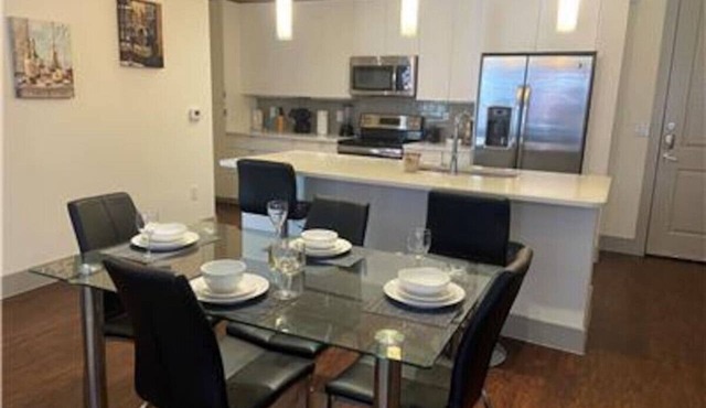 Fully Furnished 2b/2b Apartment in the Galleria