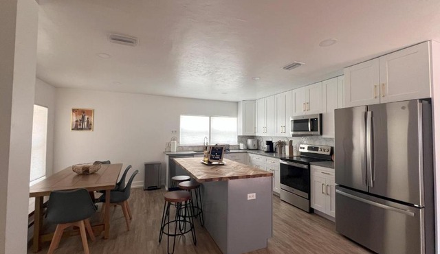 Fully Furnished Executive Housing - Whole House - Mabry Manor