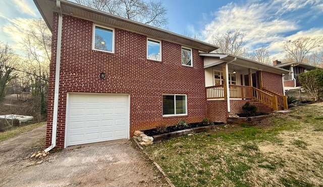 Fully Renovated 5BR/2BA House - Ideal for Families & Business Travelers