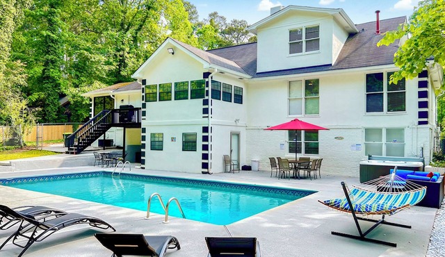 Fun Spacious Group Retreat Pool HotTub Sauna BBQ GameRoom