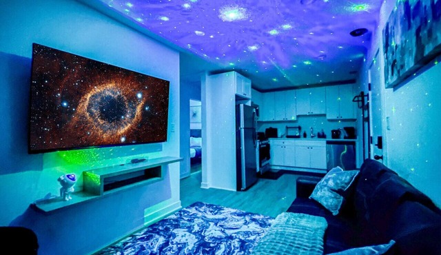 Galactic Getaway - 15 Min to Midway - Easy Access to Chicago