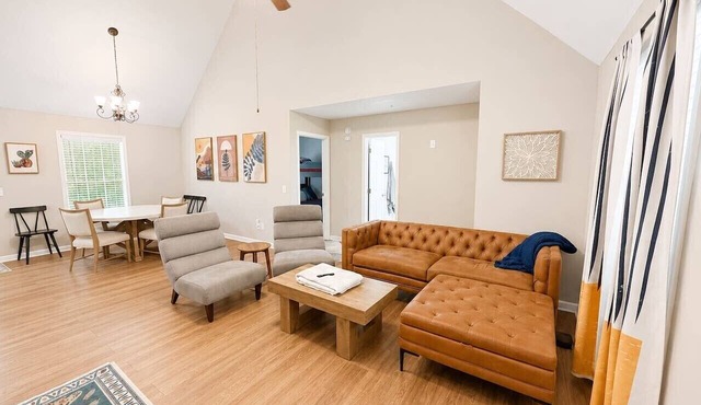 Game Day Getaway | 5 Min to LakePoint | Sleeps 7