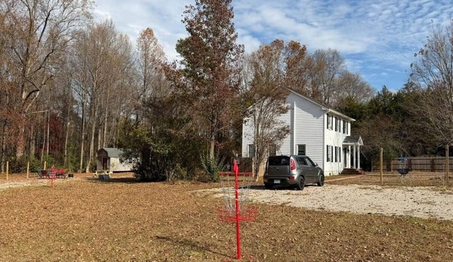 Gamers & Disc Golfers Dream! Spacious 4BR Home