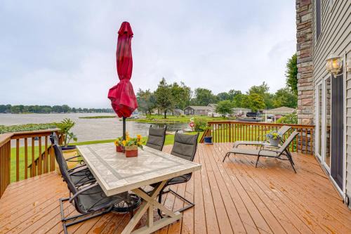 Garage Game Room, Bar: Coldwater Lake House!