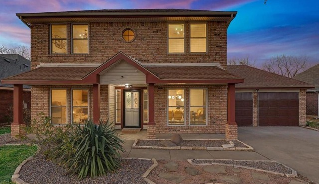 Glamorous 4BR 2,5BA Holiday Home with Pool, Game Room & Fire Pit