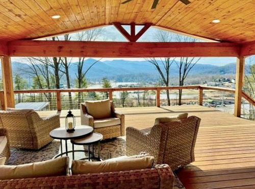 Glamp House Lake and Mountain Views Hot Tub by Hiawassee Glamping